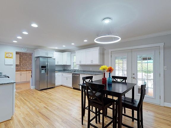 5th image of 299 Wakefield Ln S