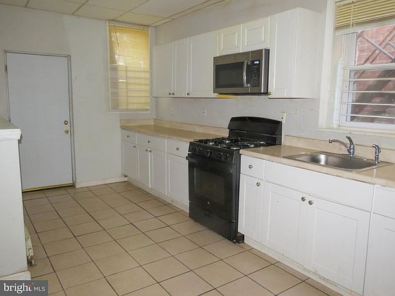 5th image of 1928 E Cambria St