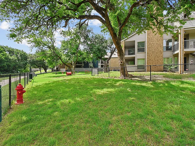 Chisholm Place — Photo 24