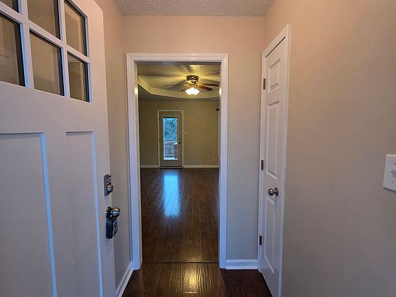 3rd image of 1412 Janet Way Dr
