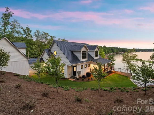 587 Carolina Dr, Troy, NC 27371