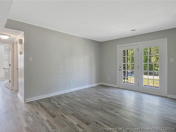 3rd image of 817 Ridge Rd