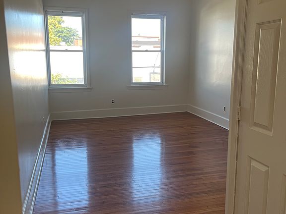 5th image of 4016 Market St #2F