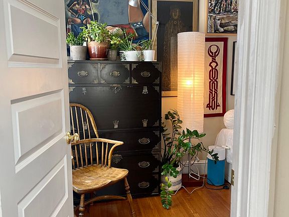 Perfect home office, guest room, or child_s bedroom.
