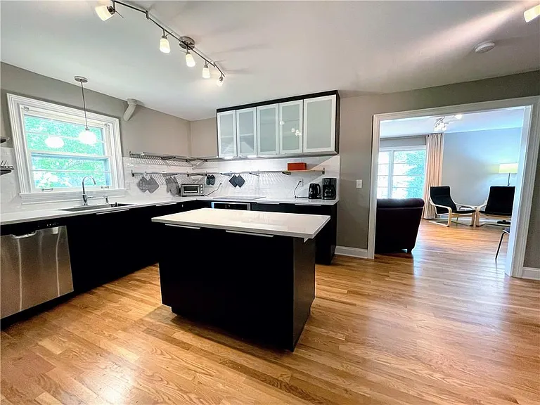 1973 Desmond Dr — Photo 31