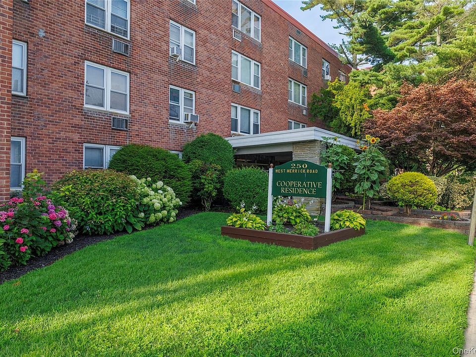 1st image of 250 W Merrick Road #1E