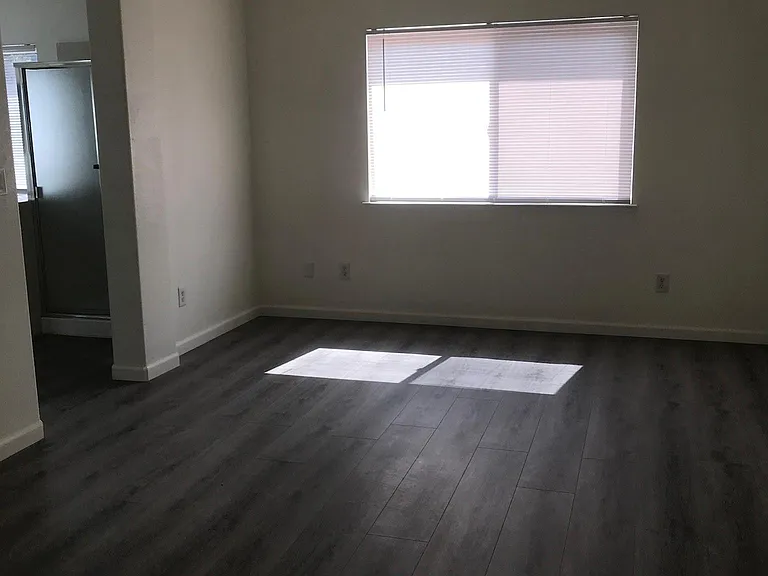 1068 Junction Dr — Photo 10