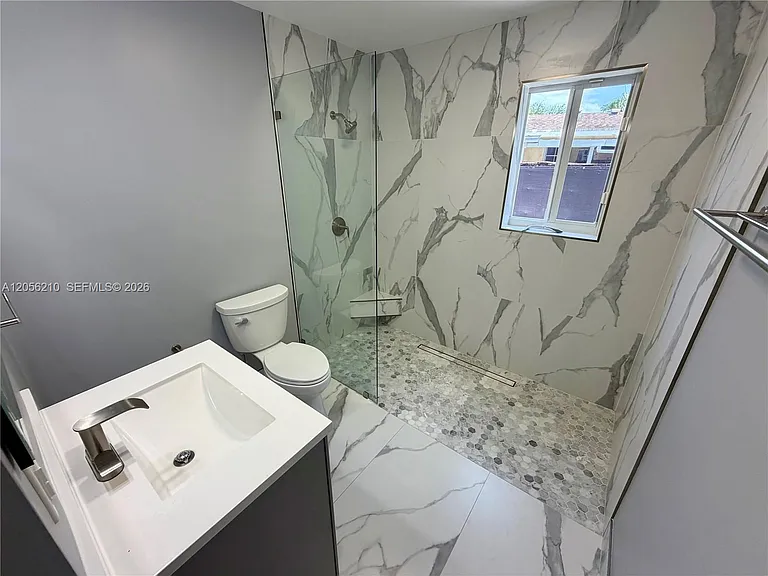 9340 Jamaica Dr — Photo 12
