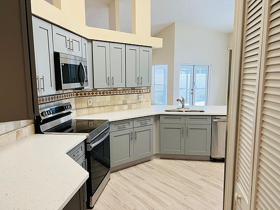 3rd image of 4408 Withrowwood Ct