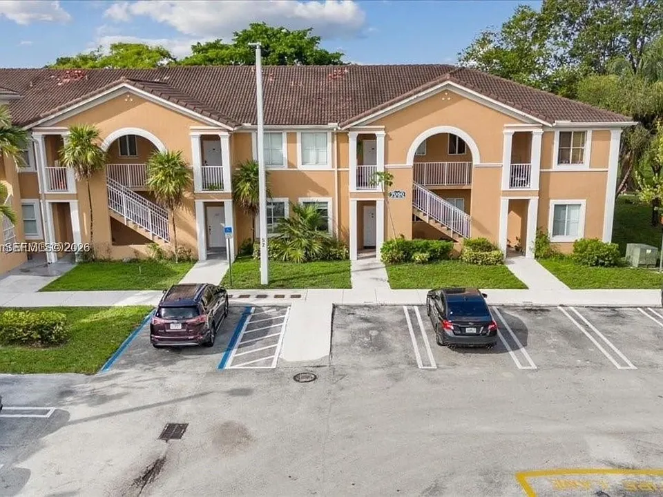 7050 NW 177th St #108-11
