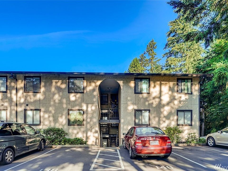 Welcome to Olympic Skyline Condominiums. A spacious three bedroom, two bath condo is waiting for you!