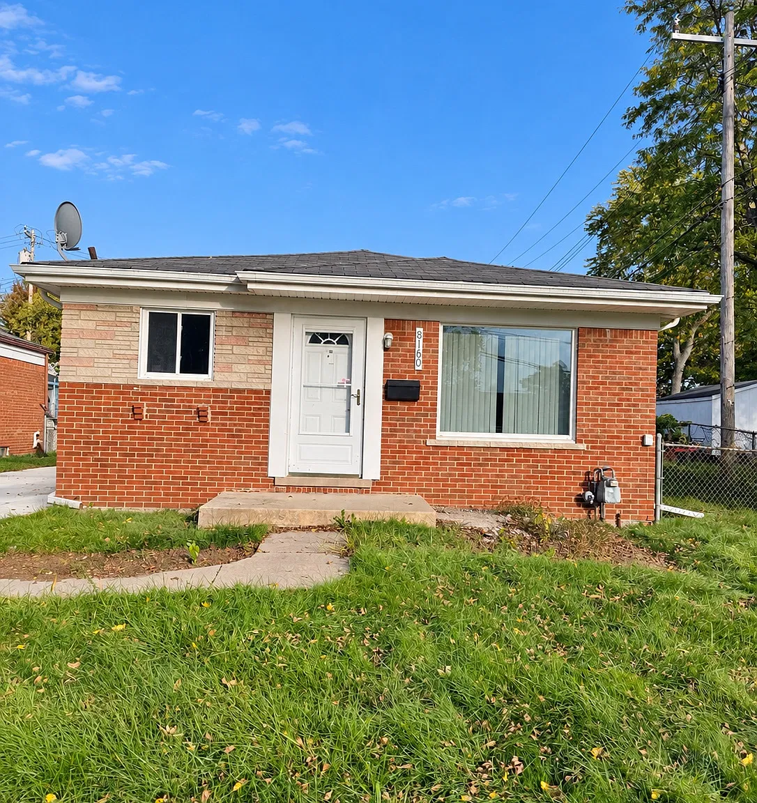 3 bed, 1000 sqft, $1,675 — Photo 1