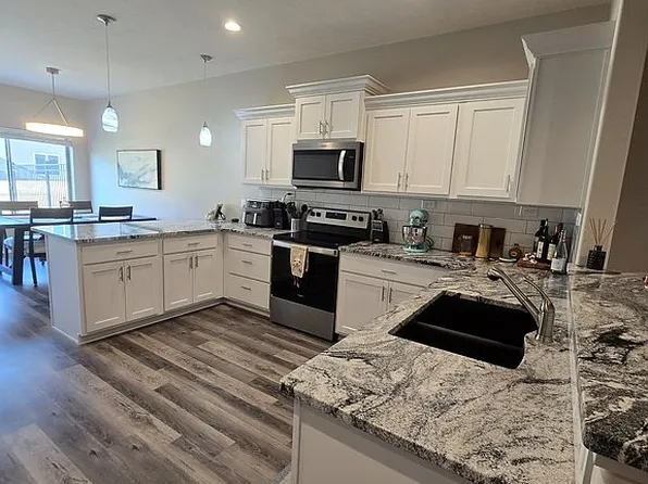 2912 Kings Corner Dr, Lincoln, NE 68516