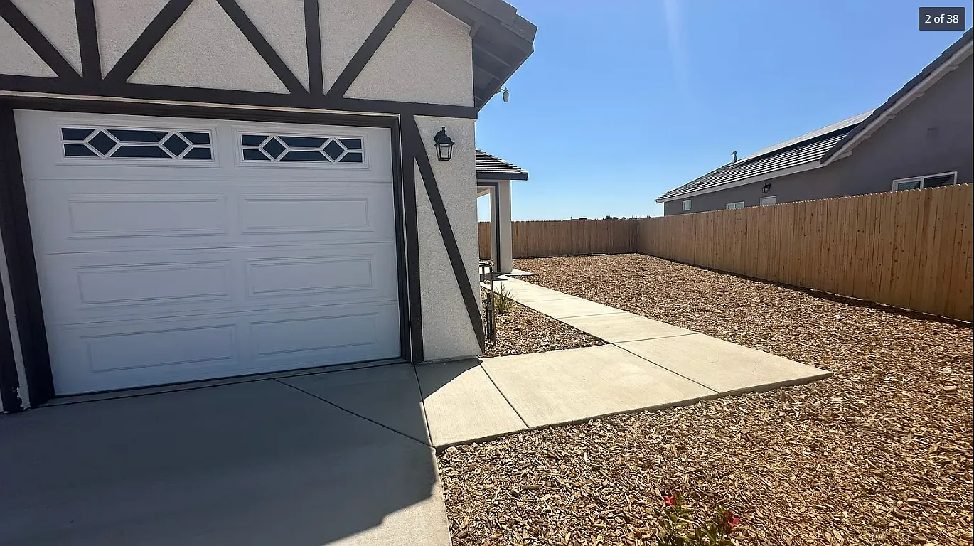 2 bed, 1011 sqft, $1,950 — Photo 3