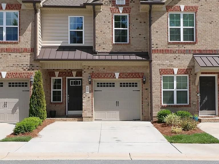 1st image of 846 Silver Leaf Dr