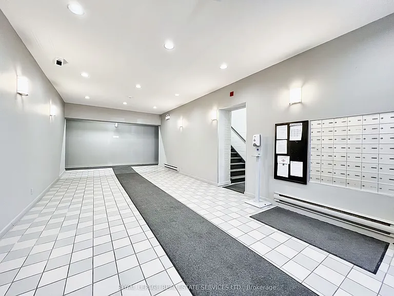 365 Dundas St E #201 — Photo 21