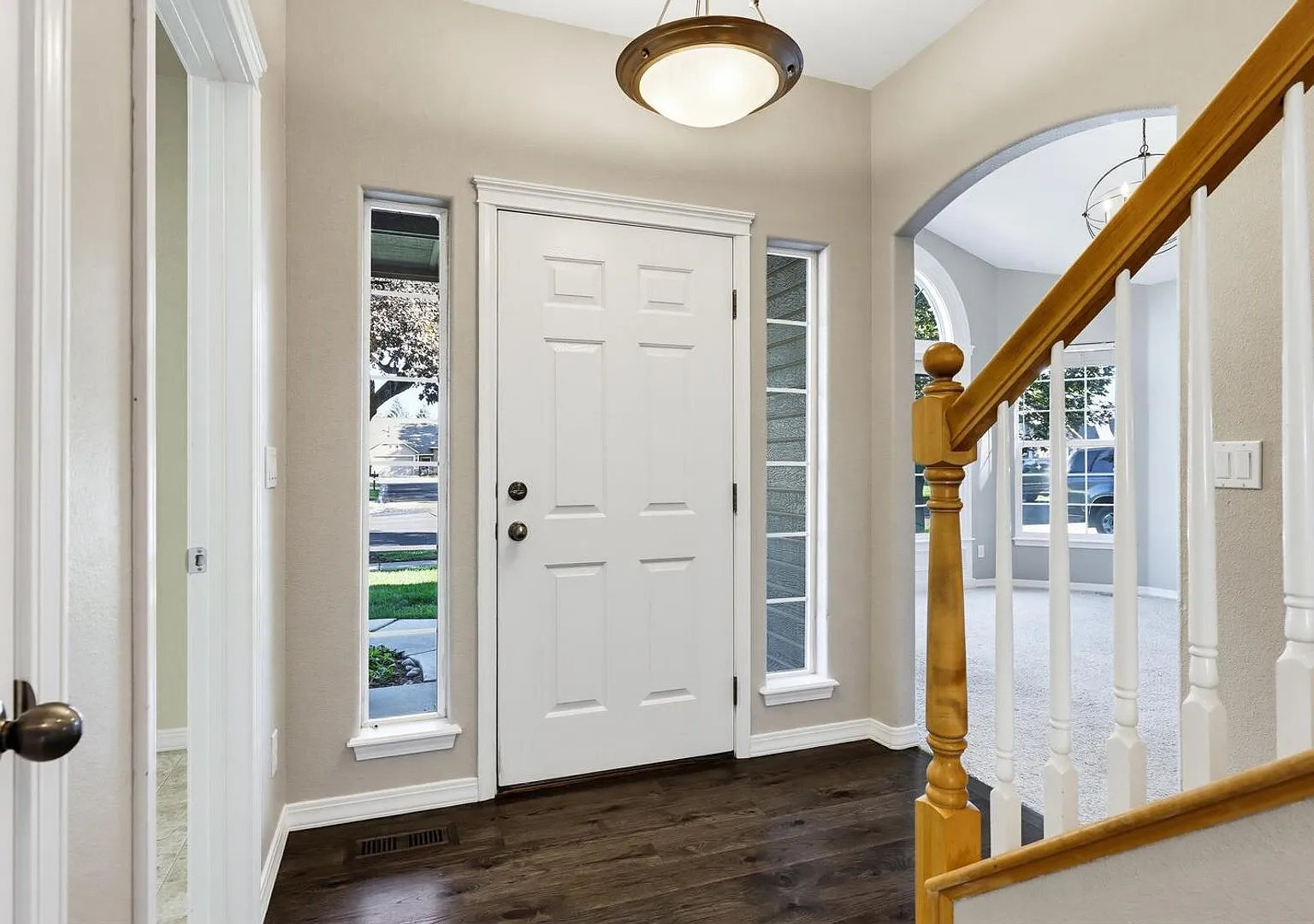 Pets Welcome! Spacious 4 BR / 2.5 BA Rental w/ 3-Car Garage — Photo 2