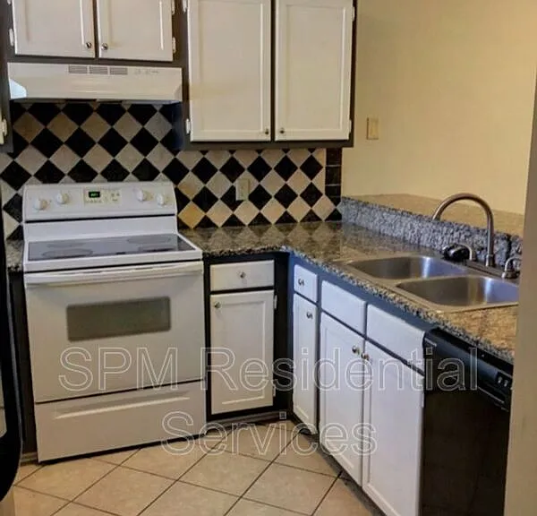 5116 Lampost Cir — Photo 2