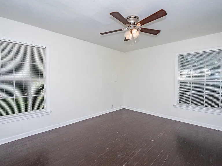 545 Olney Dr — Photo 14
