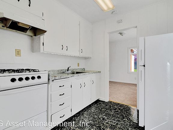 5th image of 2884 18th St