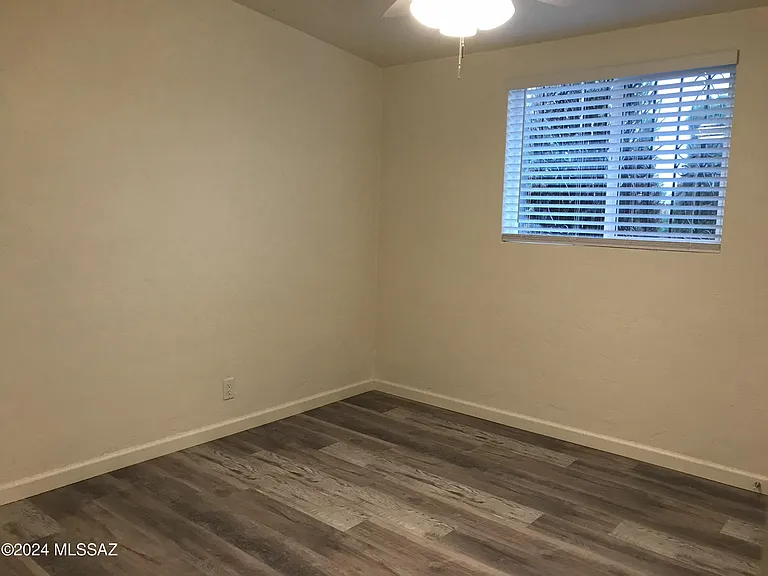 4910 E 25th St — Photo 27