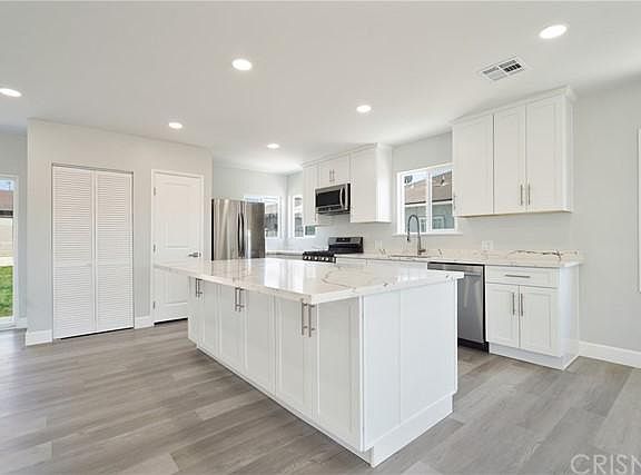 3rd image of 11706 S Wilton Pl