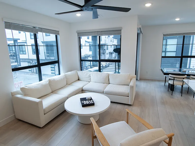 2034 S Holly St — Photo 13