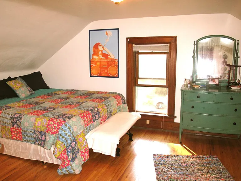 1420 Broadway St — Photo 4