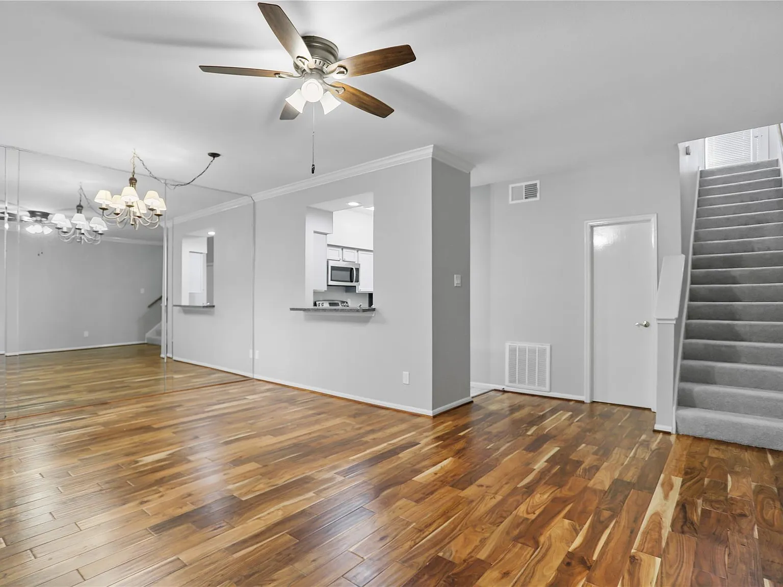 2 bed, 2.5 bath, 1428 sqft, $1,600 — Photo 4