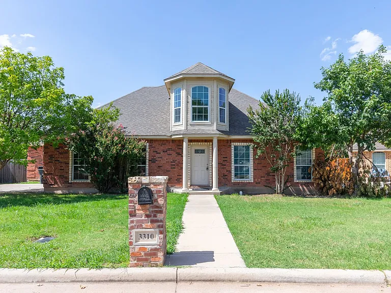 3310 Silver Oaks Dr — Photo 1