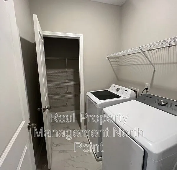 942 Catamaran Ct — Photo 32
