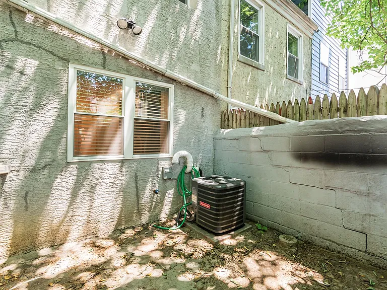 2208 Montrose St — Photo 8