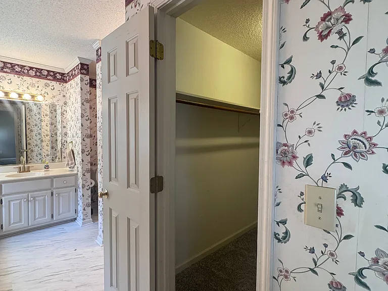 801 Driftwood Dr — Photo 36