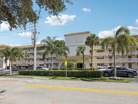 2nd image of 200 E Royal Palm Rd