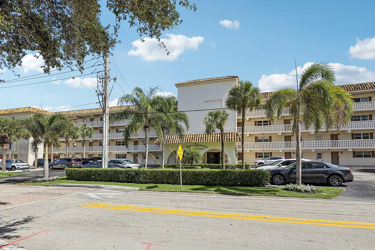 Building Photo - 200 E Royal Palm Rd