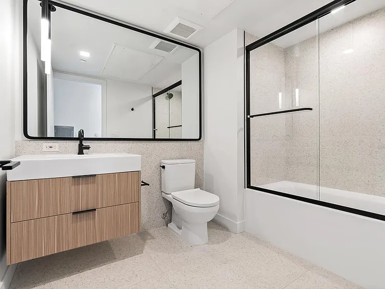 Venue Residences — Photo 73