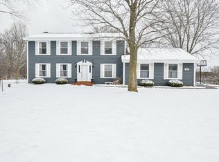 6040 S Aberdeen Dr, New Berlin, WI 53146