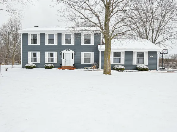 6040 S Aberdeen Dr, New Berlin, WI 53146