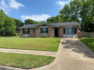 801 Phillips Dr, Ennis, TX 75119