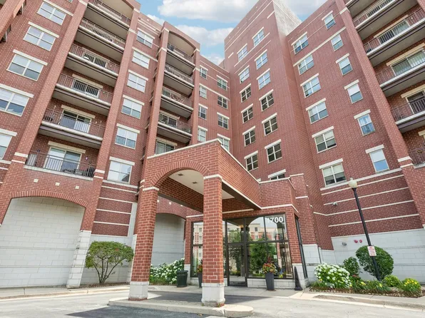 1700 Riverwoods Dr APT 620, Melrose Park, IL 60160