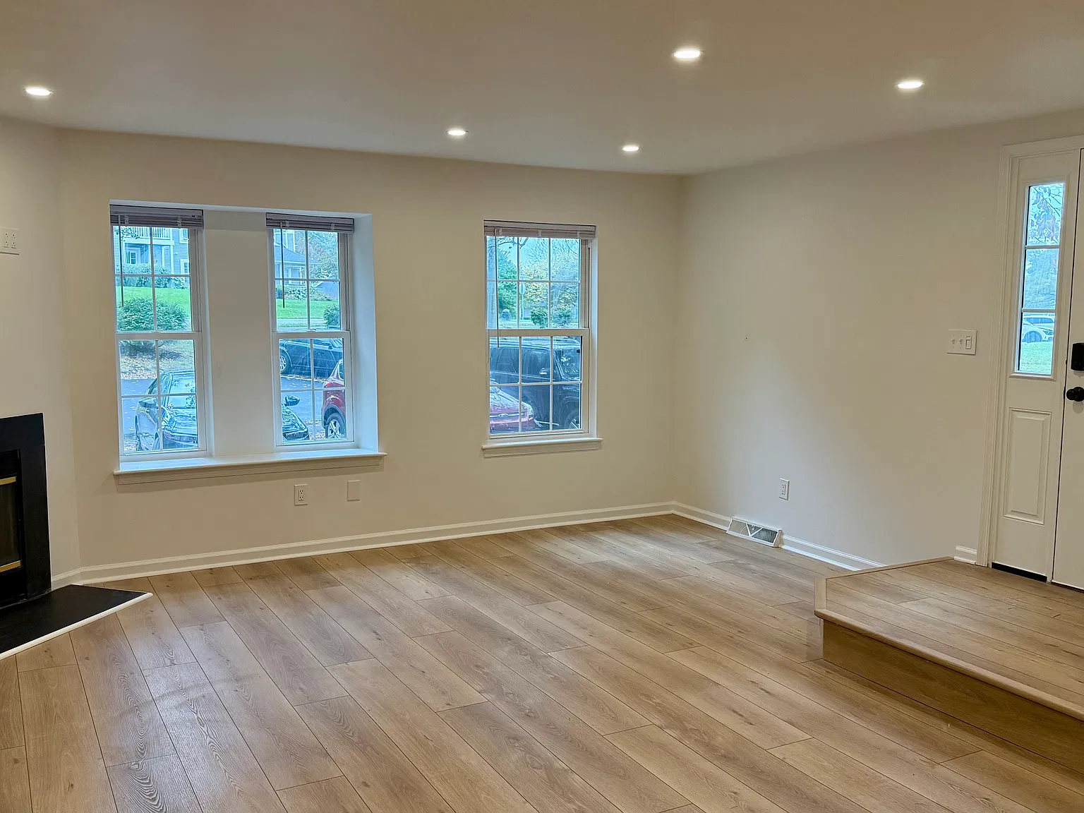 3 bed, 2.5 bath, 2020 sqft, $3,200 — Photo 2