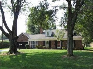 102 Holliswood Rd, Bellemeade, KY 40222