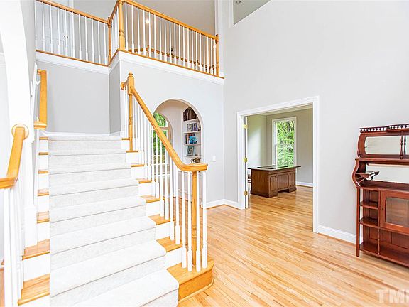 2nd image of 105 Lewisham Dr