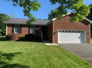 1047 Trogdon Dr, Eden, NC 27288