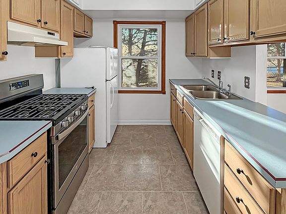 5th image of 1165 N Henderson Rd