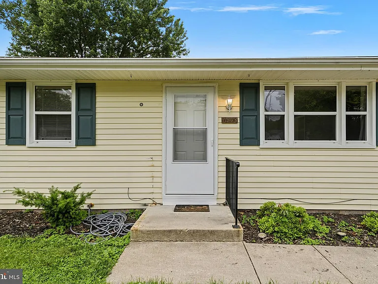 6743 Amherst Rd — Photo 2