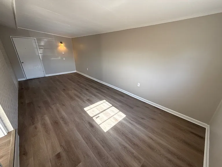 1401 Coffee Ct — Photo 5