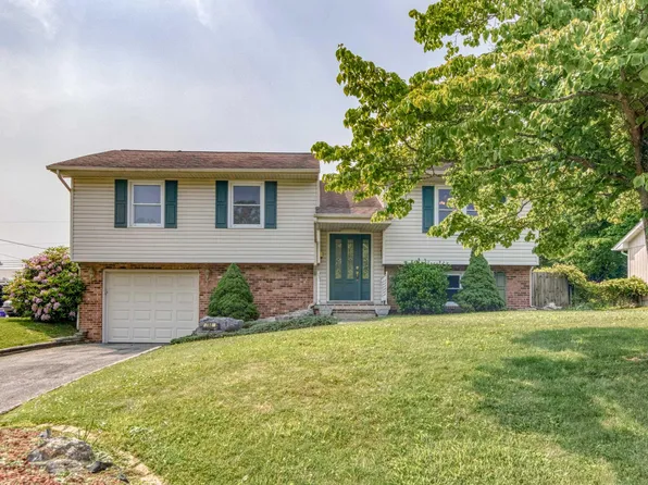 708 11th St, Radford, VA 24141