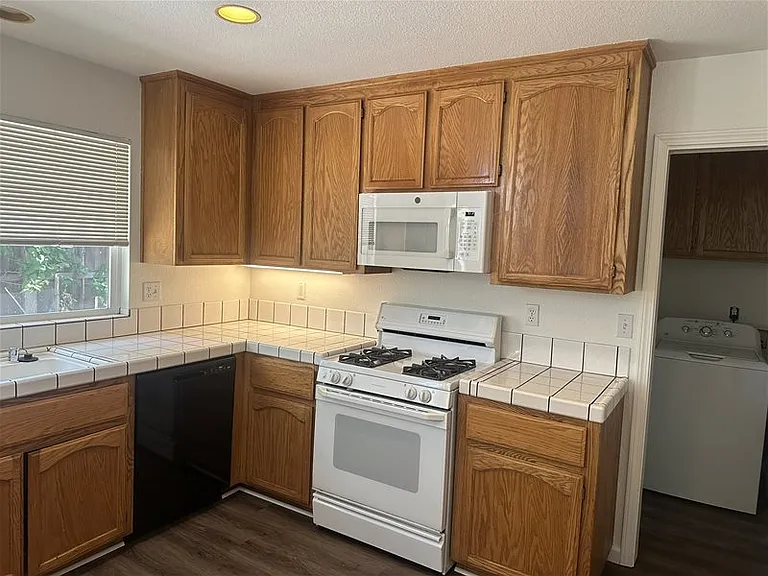 2224 Halsey Cir — Photo 8