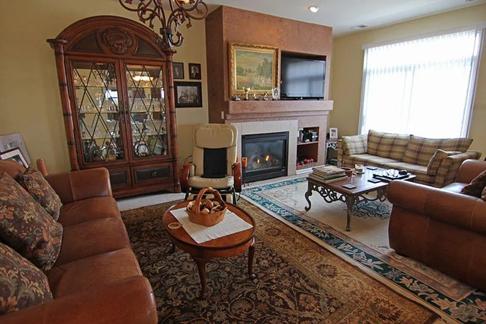 2 bed, 1330 sqft, $2,200 — Photo 4